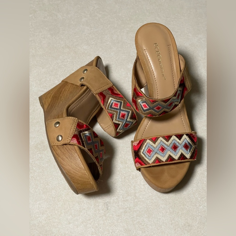 BCBGeneration BG-Carmyn Aztec Print Wooden
Wedge Sandals Women's Size 6.5 B